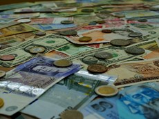 Currency cards and the cost of using cash on holiday