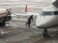 US flights cancelled ahead of 'enormous' snowstorm